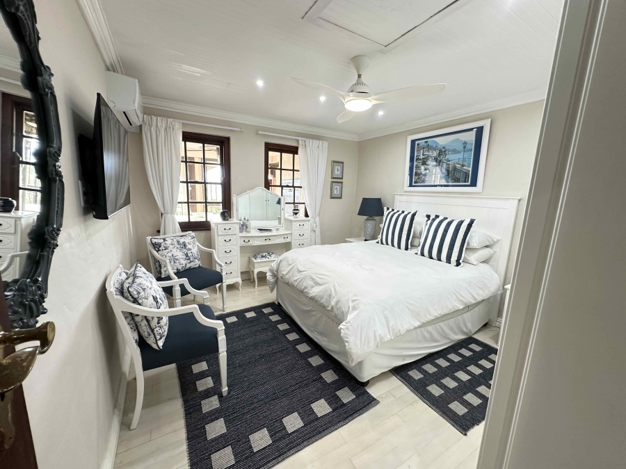 6 Bedroom Property for Sale in Kingfisher Creek Western Cape